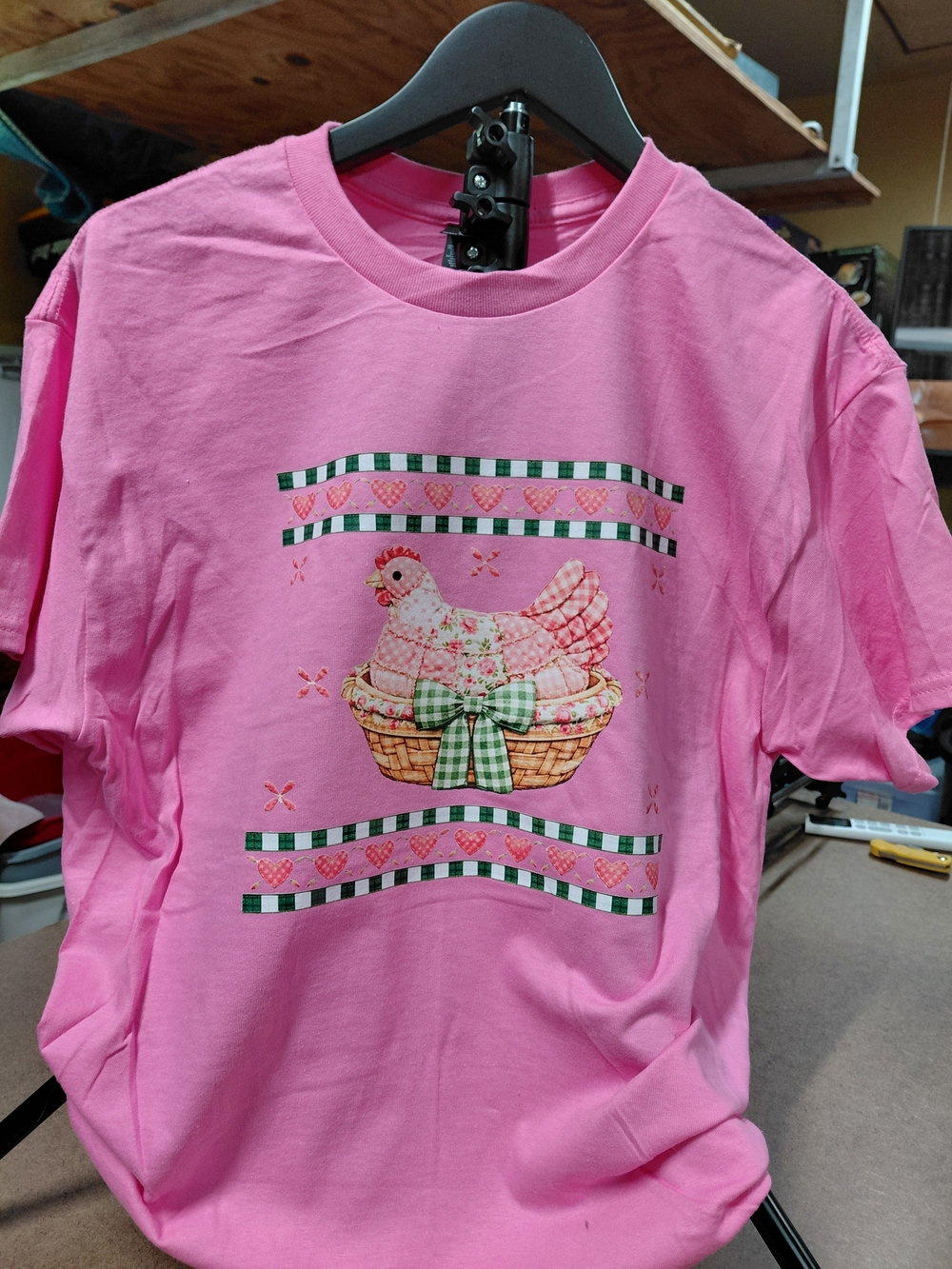 T-shirt L Pink  Womens Gildan Heavy Cotton "Fabric Chicken on a Nest" New